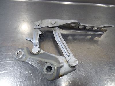 Skoda Superb 1.9 TDI Scharnier Motorhaube rechts 3T0823302B / 3T0 823 302 B – Produktansicht 1