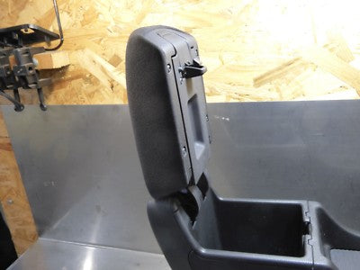 Opel Astra J 1.7 CDTI ORIGINAL gebraucht - Mittelkonsole Armlehne 13317404T | 13317404 T – Produktansicht 5