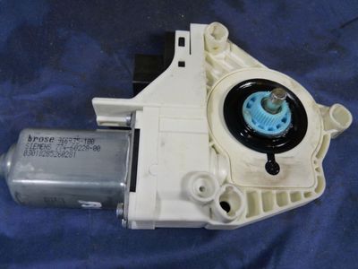 AUDI A4 8K Limo 2.0 TDI Motor vorne links 8K0959801 ORIGINAL gebraucht - Fensterheber – Produktansicht 1