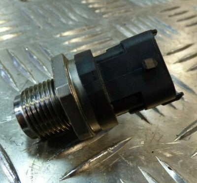 Jeep Renegade 1.6 D MultiJet Kraftstoffdruck Sensor Drucksensor 0281006752 – Produktansicht 1
