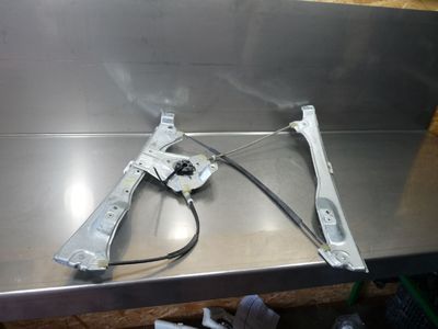 Renault Clio Initiale Bj.:2010 Fensterheber vorne rechts 8200843597 – Produktansicht 1