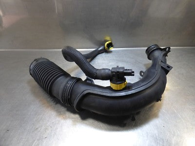 Citroen Picasso C4 2.0 HDI Ladeluftschlauch / 9675087480 ORIGINAL gebraucht - M06021A152 – Produktansicht 1