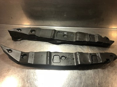 AUDI Q2 Orig. Dämpfung für vorne L + R Kotflügel 81A864235 ORIGINAL gebraucht - 81A864236 – Produktansicht 1