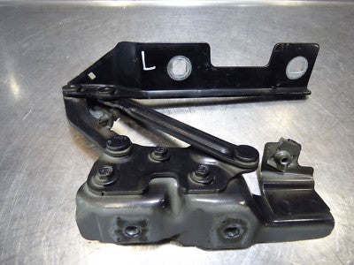 Opel Astra J 1.7 CDTI Motorhaube Scharnier rechts ORIGINAL gebraucht - 13270787 – Produktansicht 1