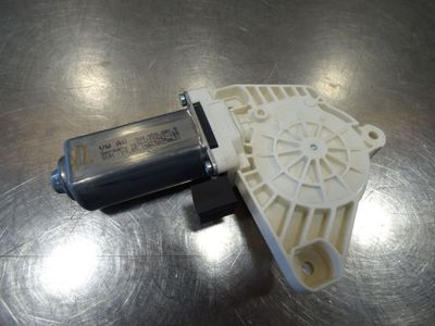 VW Passat Variant 3G B8 Fensterhebermotor hinten rechts 5Q4959801D ORIGINAL gebraucht - HighLine – Produktansicht 1
