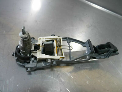 SKODA FABIA MK2 DRIVER SIDE FRONT DOOR HANDLE & BRACKET IN SILVER ORIGINAL gebraucht - 1K0837886A – Produktansicht 2