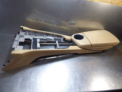 Porsche PANAMERA 970 Armlehne Mittelkonsole Getraenkehalter in Beige 97055311101 – Produktansicht 1