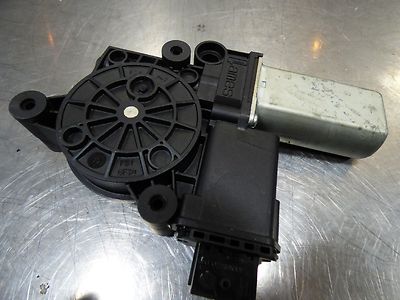 Opel Corsa D Bj.:2012 Fensterhebermotor vorne links 1060281 – Produktansicht 2