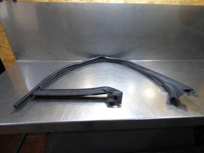 VW Passat CC 1.8 TSI, vorne rechts 3C8854544 / 3C8 854 544 ORIGINAL gebraucht - Fensterdichtung – Produktansicht 2