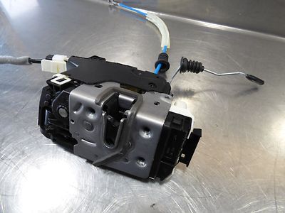 Mercedes-Benz A-Klasse W176 Türschloss hinten rechts A2047303635 – Produktansicht 1