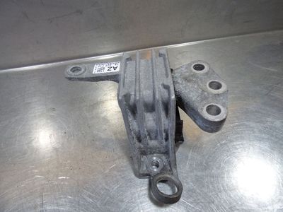 Opel Insignia 2.0 CDTI ORIGINAL gebraucht - Motorhalter ORIGINAL gebraucht - 13227717 – Produktansicht 1