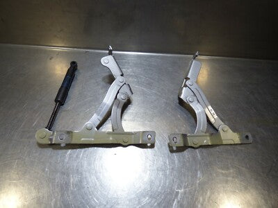 Porsche Boxster 981 Scharnier L+R mit Gasdruckfeder 98151215202 98151255102 – Produktansicht 1