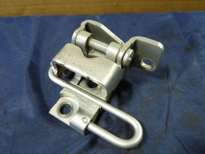 VW GOLF 5 1.9 TDI BXE Türscharnier hinten rechts / 1K4 833 412 Q ORIGINAL gebraucht - 1K4833412Q – Produktansicht 1