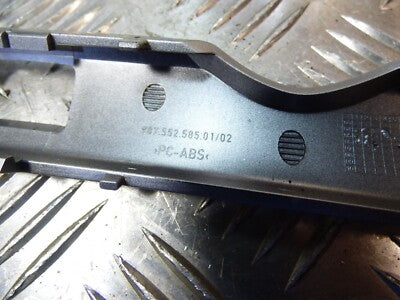 Porsche Boxster Cayman 987 DASH MOULD IN SILVER 987.552.585.01 ORIGINAL gebraucht - 987.552.585.02 – Produktansicht 3