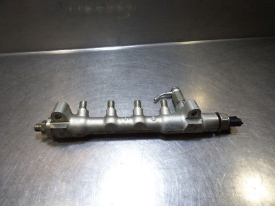 Opel Astra J 1.7 CDTI ORIGINAL gebraucht - Einspritzleiste mit Sensor Denso A5090 – Produktansicht 1