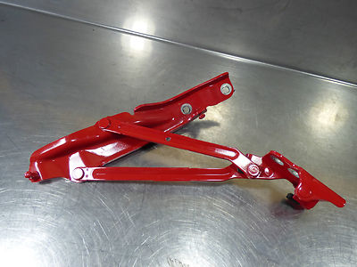 Original VW Beetle 5C 2016 Heckklappenscharnier Rechts 5C3827301D Tornadorot Rot – Produktansicht 2