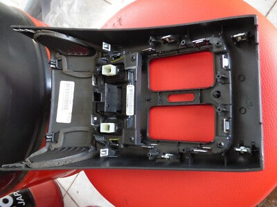 Jeep Grand Cherokee WK2 Mittel verkleidung hinten mit USB Media Hub ORIGINAL gebraucht - 68145567AA – Produktansicht 4