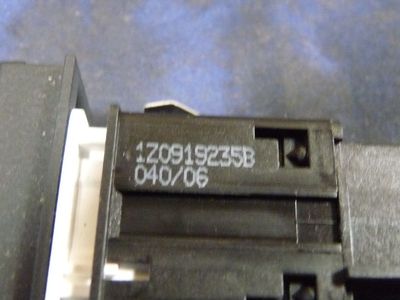 Skoda Octavia II 2.0 TDI Kontrolleuchte beleuchtet 1Z0919235B ORIGINAL gebraucht - Schalter – Produktansicht 2