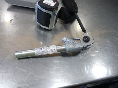 Opel Corsa D 1.4 Sicherheitsgurt rechts vorne oder hinten 13225278 / 607707600C – Produktansicht 2
