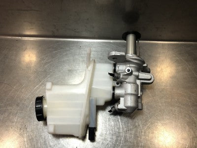 Audi A3 8V 8V1 Hauptbremszylinder mit Ausgleichsbehälter TRW 502611301G – Produktansicht 2