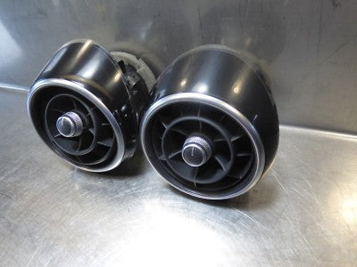 Audi A1 8X 1 stück Original Luftdüse Luftdusche Luftausströmer MITTE 8X2820951 – Produktansicht 3