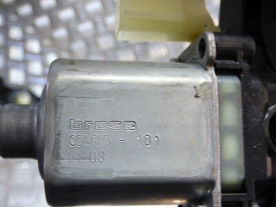 JEEP COMPASS II 2021 Orig Fensterheber Motor Hinten Rechts 0130822662 C54625-101 – Produktansicht 4