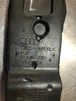 AUDI Q2 Orig. Dämpfung für vorne L + R Kotflügel 81A864235 ORIGINAL gebraucht - 81A864236 – Produktansicht 3
