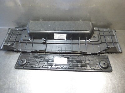 Porsche Panamera 970 Hinter Kofferraum Schlossabdeckung 97055125104 97055165100 – Produktansicht 4