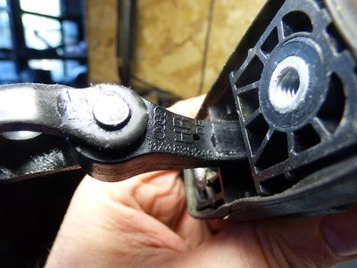 Audi A1 8X Türfangband Türbremse 8X4839249C hinten rechts ORIGINAL gebraucht - Fangband – Produktansicht 2