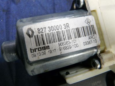 Renault Megane III Bj.:2009 Fensterhebermotor hinten rechts 827300003R – Produktansicht 3
