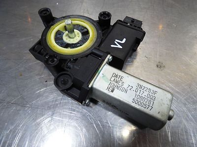 Opel Corsa D Bj.:2012 Fensterhebermotor vorne links 1060281 – Produktansicht 1
