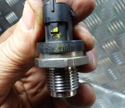 Jeep Cherokee KL 2.0 CRD 2015 Kraftstoffdrucksensor BOSCH ORIGINAL gebraucht - 0281006164 – Produktansicht 2