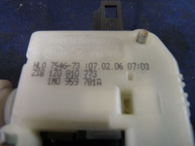 Skoda Octavia II 2.0 TDI Tankklappe 1Z0810773 / 1Z0 810 773 ORIGINAL gebraucht - Stellmotor – Produktansicht 2