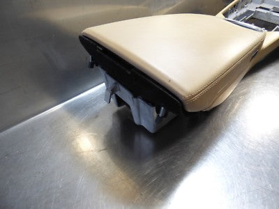 Porsche PANAMERA 970 Armlehne Mittelkonsole Getraenkehalter in Beige 97055311101 – Produktansicht 5