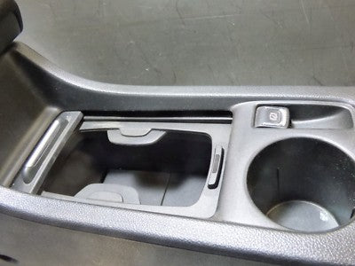 Opel Astra J 1.7 CDTI ORIGINAL gebraucht - Mittelkonsole Armlehne 13317404T | 13317404 T – Produktansicht 4