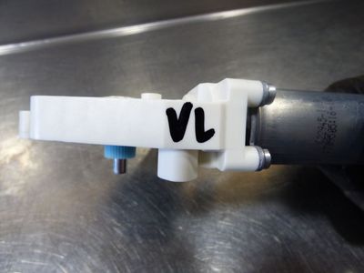VW Passat 3G B8 Fensterhebermotor vorne links 5Q4959801B / 5Q4 959 801B ORIGINAL gebraucht - HighLine – Produktansicht 2