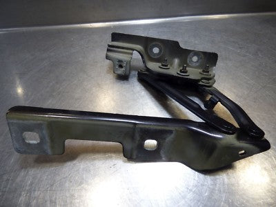 Opel Astra J 1.7 CDTI Motorhaube Scharnier rechts 13270788 – Produktansicht 2