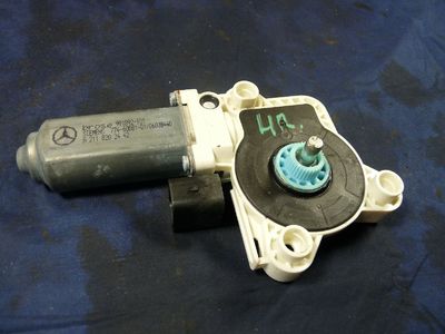 Mercedes E280 SE CDI W211 Bj:2009 Fensterhebermotor 2118202442 / 211 820 24 42 – Produktansicht 2
