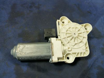 Mercedes E280 SE CDI W211 Bj:2009 Fensterhebermotor 2118202442 / 211 820 24 42 – Produktansicht 1