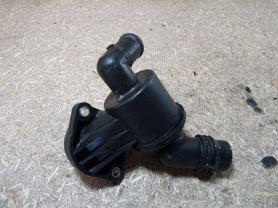 Audi A4 S4 A5 A6 Q5 Kühlmittelregler 03L121111AD / 03L 121 111 AD ORIGINAL gebraucht - Thermostat – Produktansicht 1