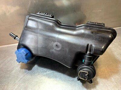 Porsche 981 S GTS Flüssigkeitsbehälter Ausgleichsbehälter Kühlmittel 98110604704 – Produktansicht 1