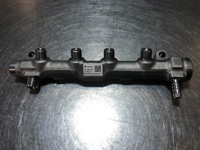 Audi A3 8V TDI Kraftstoffverteiler 04L089D VW SEAT SKODA ORIGINAL gebraucht - Einspritzleiste – Produktansicht 1