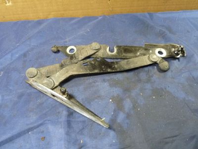 AUDI A6 4F 2.7 TDI V6 Bj.2006 l. 4F5827301D / 4F5 827 301 D ORIGINAL gebraucht - Heckklappenscharnier – Produktansicht 1