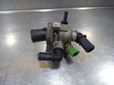 Opel Corsa D 1.3 CDTI Thermostatgehäuse 55224022 – Produktansicht 2