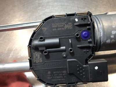 GENUINE AUDI A3 8V SALOON 2013 ORIGINAL gebraucht - 2017 FRONT WIPER MOTOR & LINKAGE P/N 8V2955023C – Produktansicht 4
