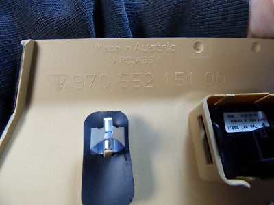 Porsche PANAMERA 970 Abdeckung Armaturenbrett mitte 97055215100 Beige + Sensor – Produktansicht 3