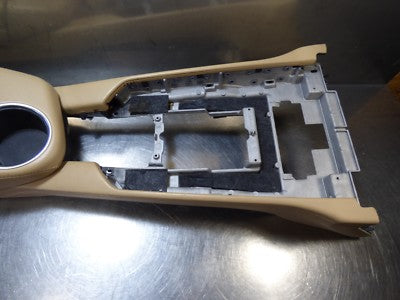 Porsche PANAMERA 970 Armlehne Mittelkonsole Getraenkehalter in Beige 97055311101 – Produktansicht 8