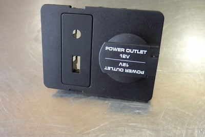 Porsche 981 991 911 Steckdose Power Outlet Dose 12V mit blende 97065210500 – Produktansicht 1