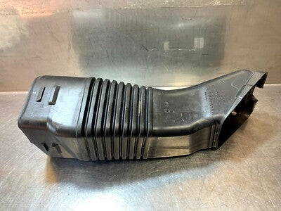 Porsche 981 Rohr für Ansaugstutzen Luftfilter Einheit Modul Rechts ORIGINAL gebraucht - 98111002203 – Produktansicht 1