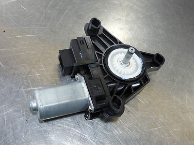 Mercedes C Klasse W205 S205 Fensterhebermotor H.L. A2059060301 Rear Window Motor – Produktansicht 2